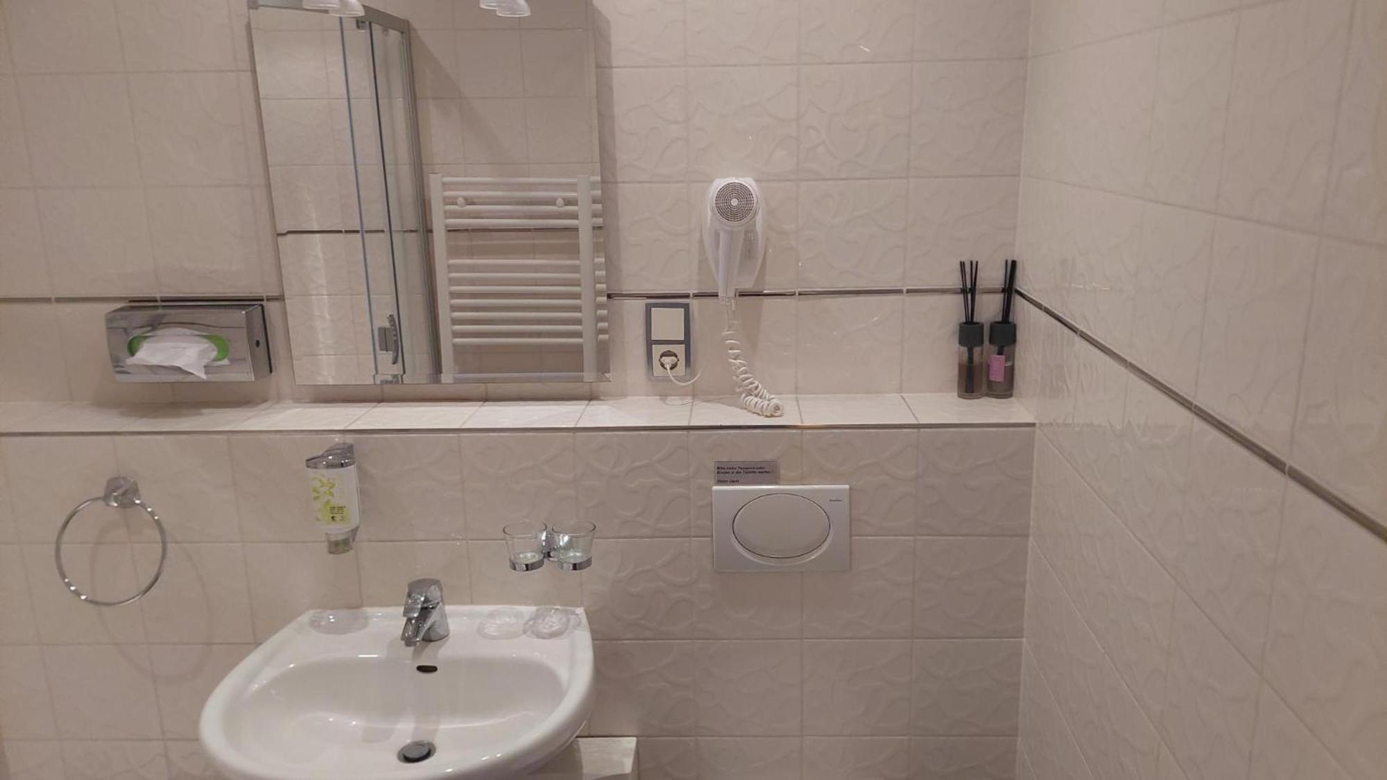 Die Villa, Zimmer 17, Dz Leverkusen Kültér fotó