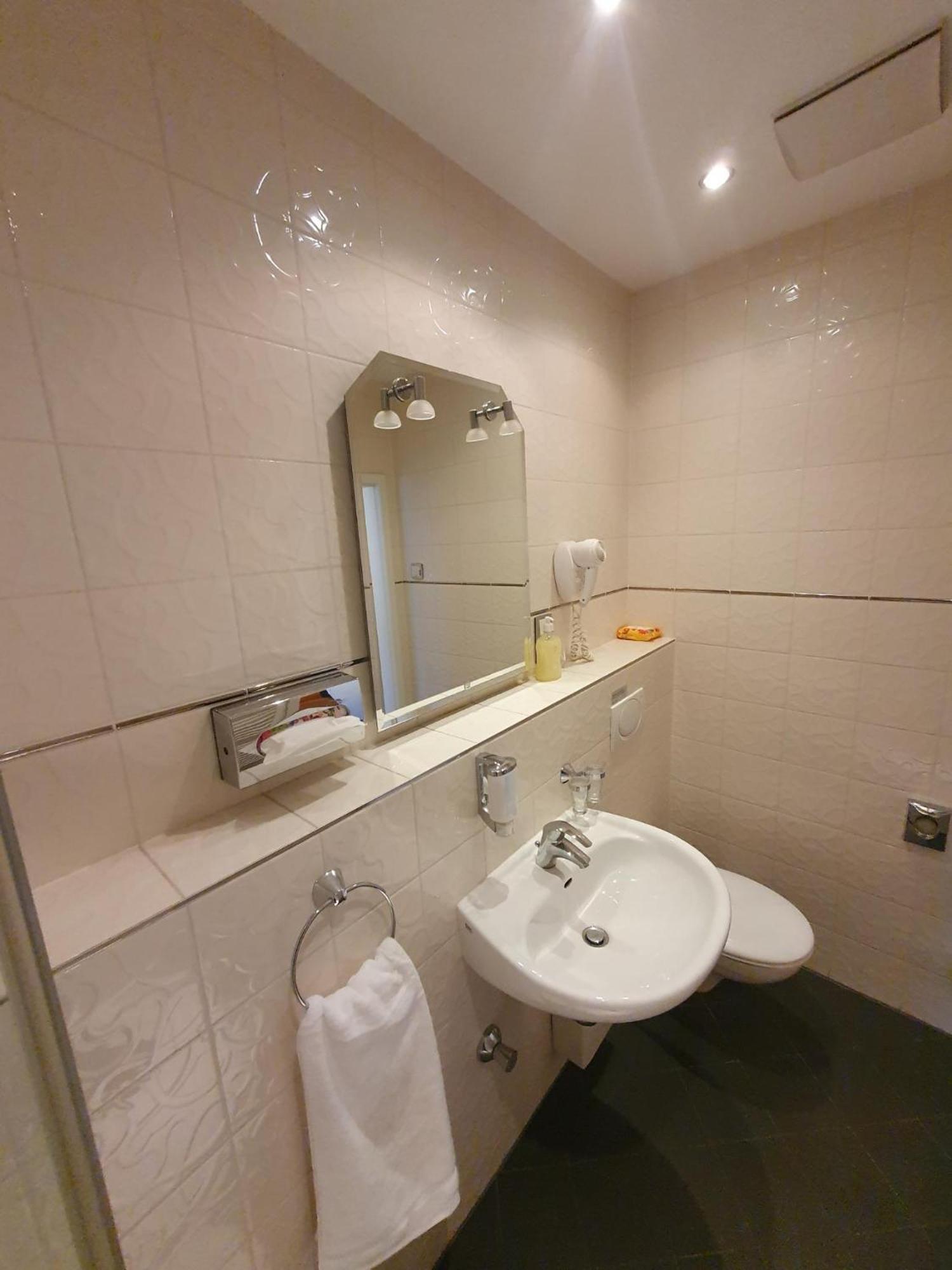Die Villa, Zimmer 17, Dz Leverkusen Kültér fotó